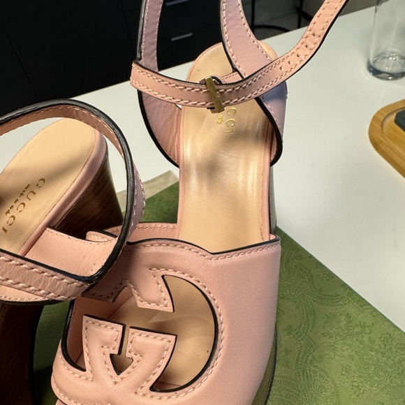 Gucci Women's Pink Sandals - Picture 4 of 8